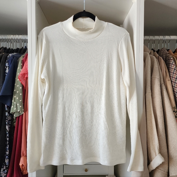 Uniqlo Mock Neck Sweater - Picture 2 of 6